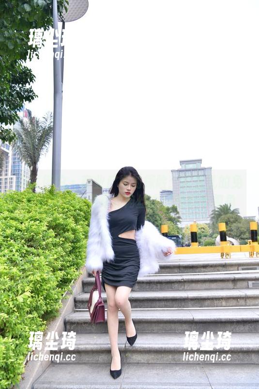 魔镜街拍-萌宝儿 魔镜街拍 - 商业广场的探险:萌宝儿的免费宝典,包臀裙和肉丝之间的微妙视角